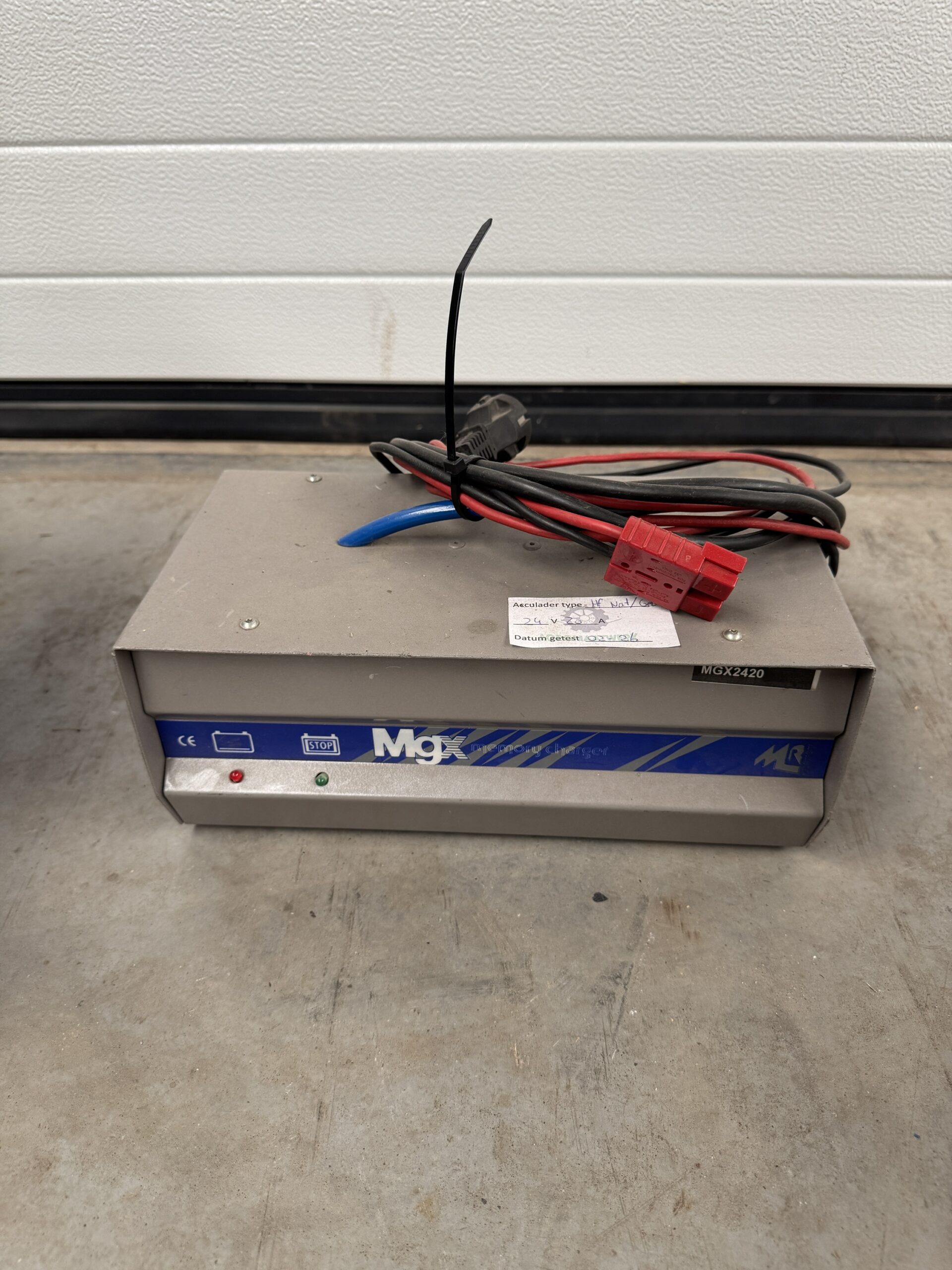 Acculader 24V 20A